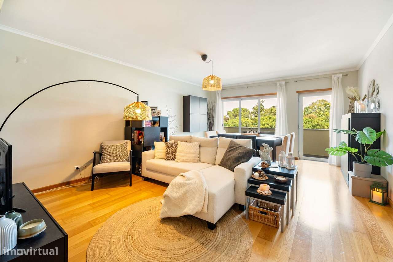 Apartamento T4 com estacionamento, Carnaxide, Oeiras-0