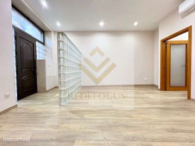 Moradia T3 renovada no Centro de Ovar - Grande imagem: 2/32