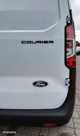 Ford Courier - 10