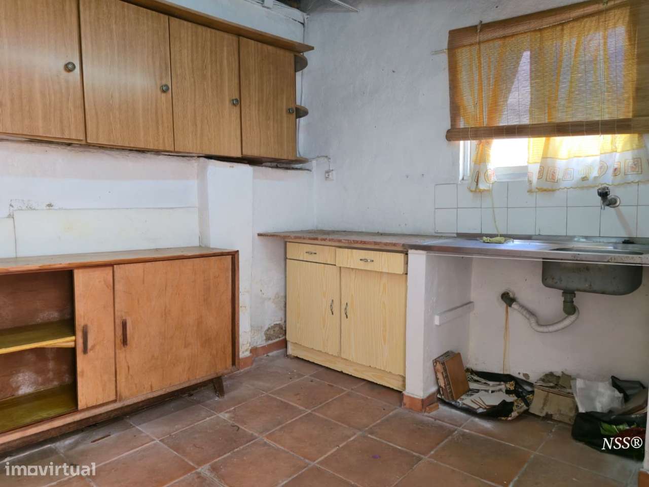 Apartamento T2 com quintal e anexo na Amadora-16