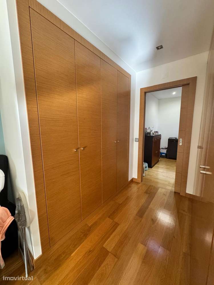Apartamento duplex T4 com 3  garagens-32