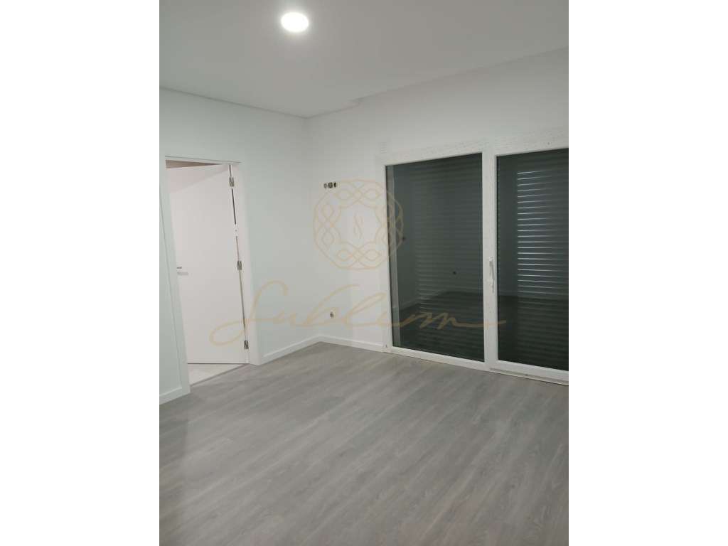 Moradia com 4 Assoalhadas NOVA-12