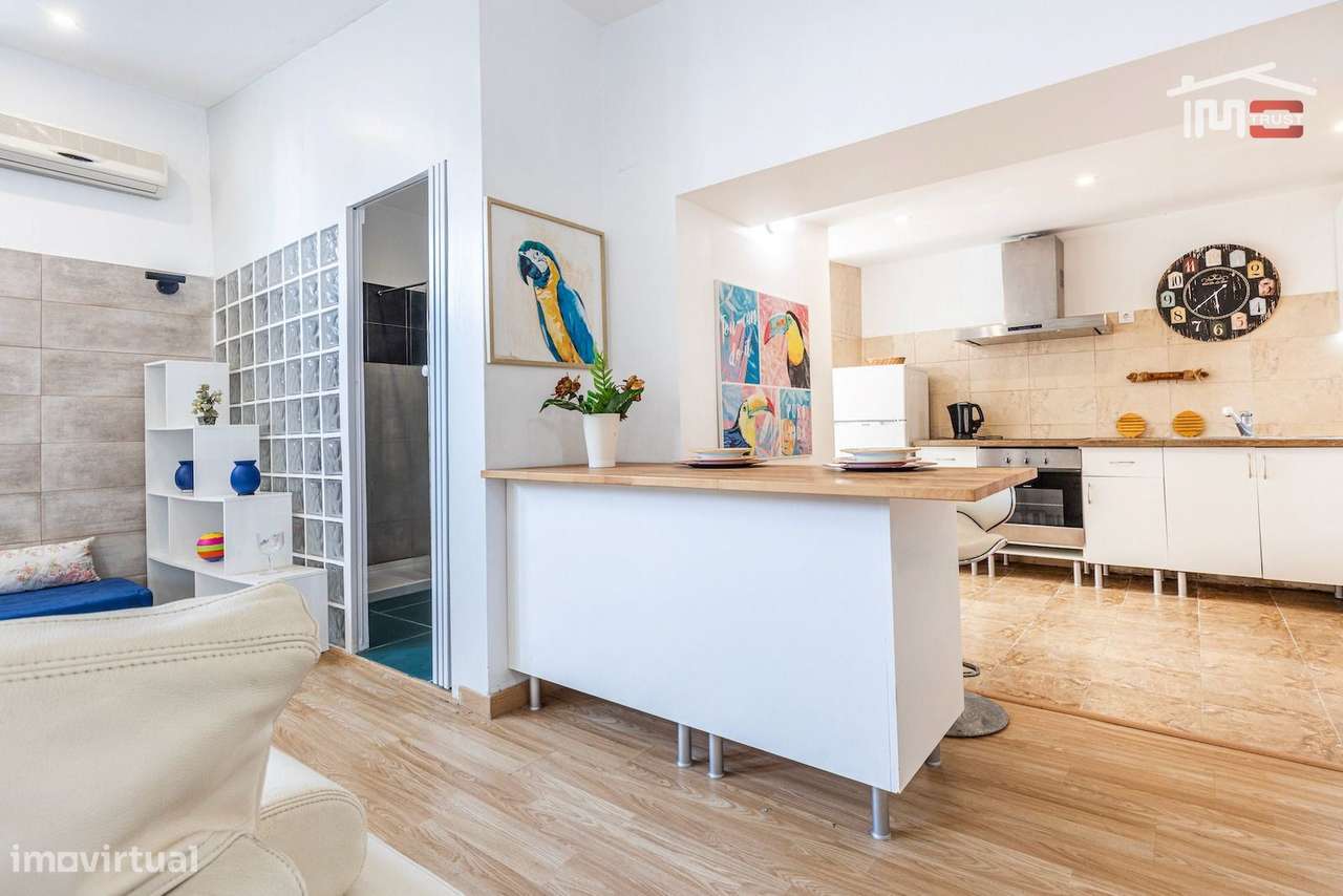 Moradia Mobilada T2 Semi-Remodelada na Atalaia, Coz. Equipada, Logr... - Grande imagem: 4/14