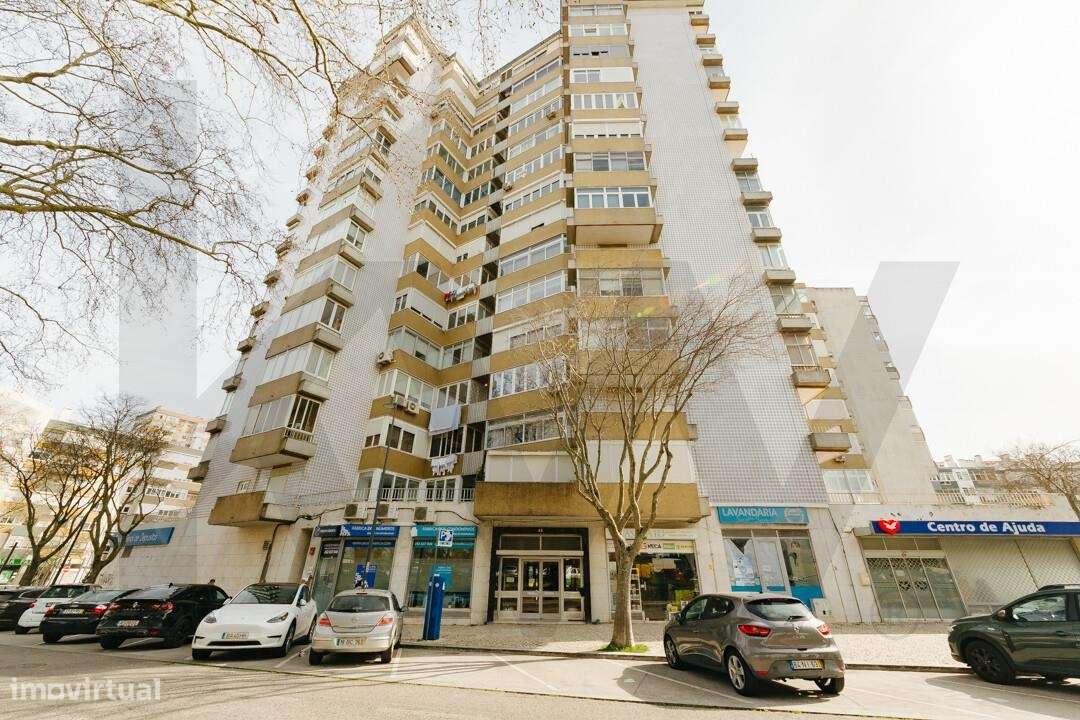 T2 Renovado com Garagem no Coração do Lumiar - Grande imagem: 2/44