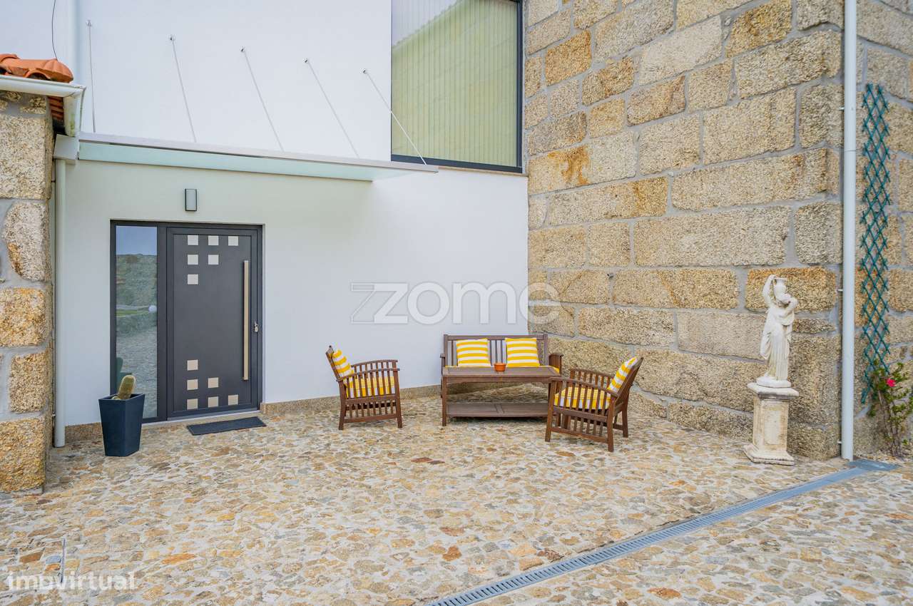 Moradia T5 + 1 com Piscina em Espinho, Braga-6