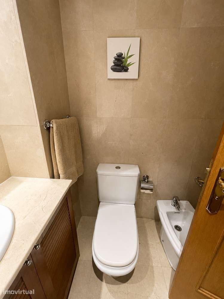 Apartamento T3 Lordelo do Ouro-12