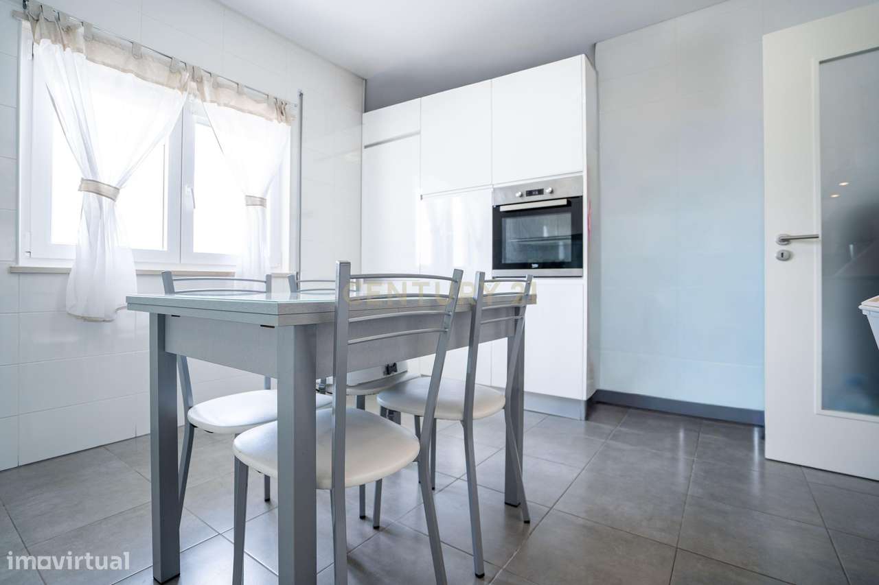 Apartamento T2 - Excelentes Áreas - Como Novo-11