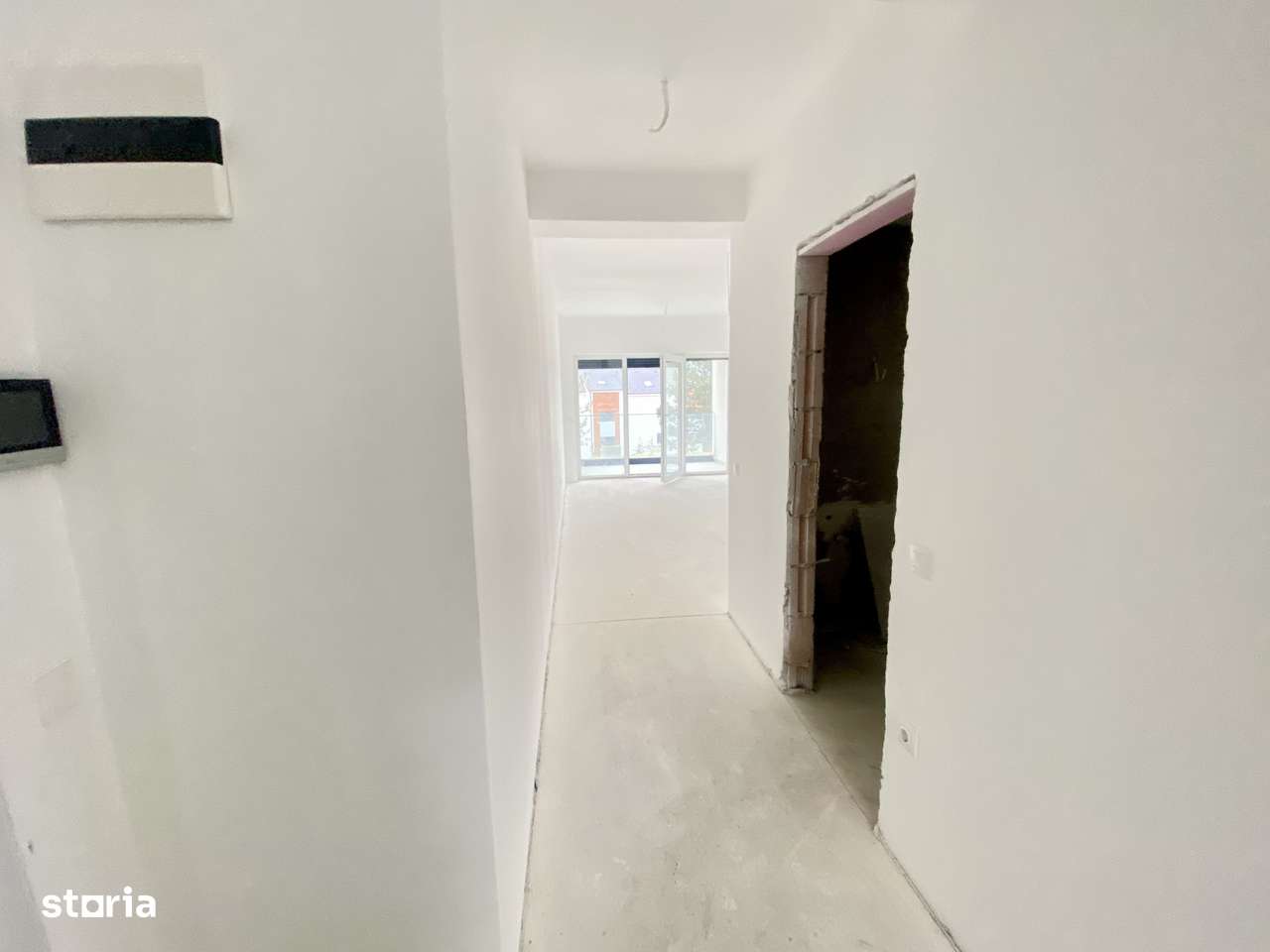 Apartament cu 2 camere si balcon, la vila - Imagine principală: 5/12
