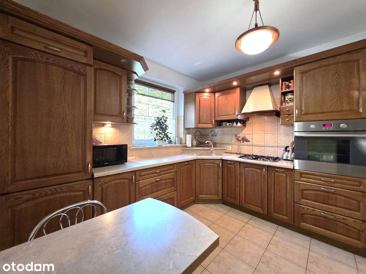 Dom 5/6 pokoi_taras_kominek_fotowoltaika_oddzielny garaż-2