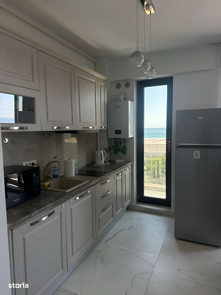 De închiriat 3 camere, vedere la mare Mamaia zona Barrels 800eur - Imagine principală: 4/8