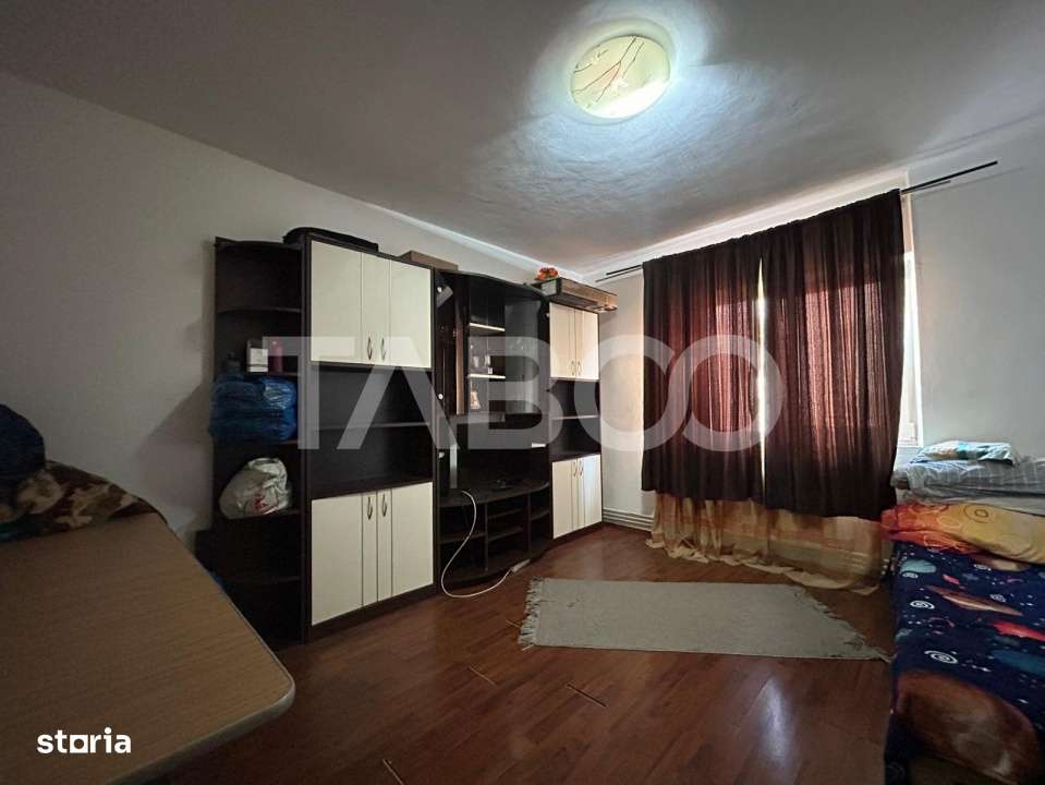 Garsoniera cu balcon si pivnita etaj 1 Zona Strand de vanzare - Imagine principală: 5/9