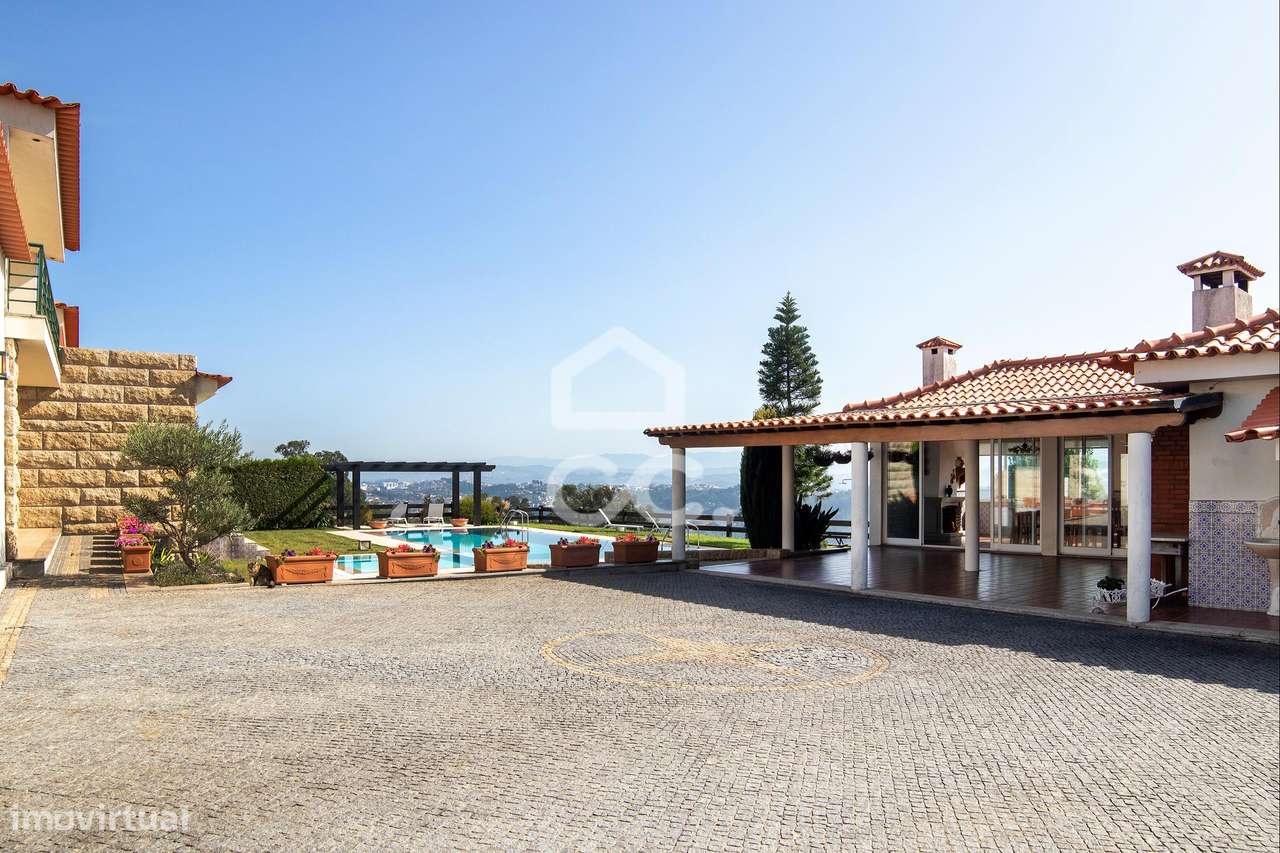 Moradia T6 com piscina e vistas-38