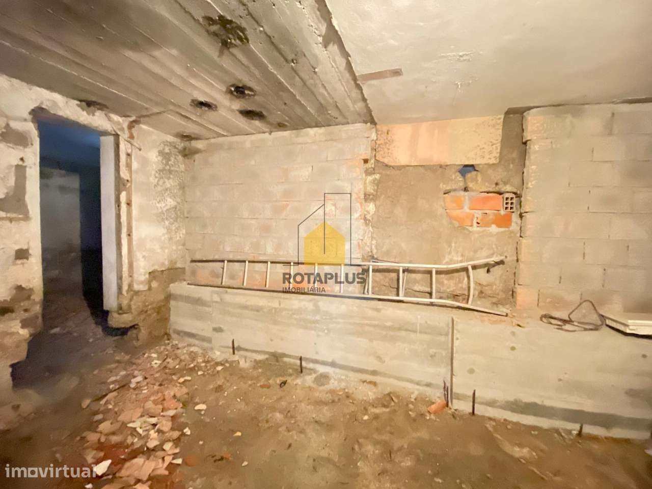 Moradia com terreno Castêlo da Maia-14