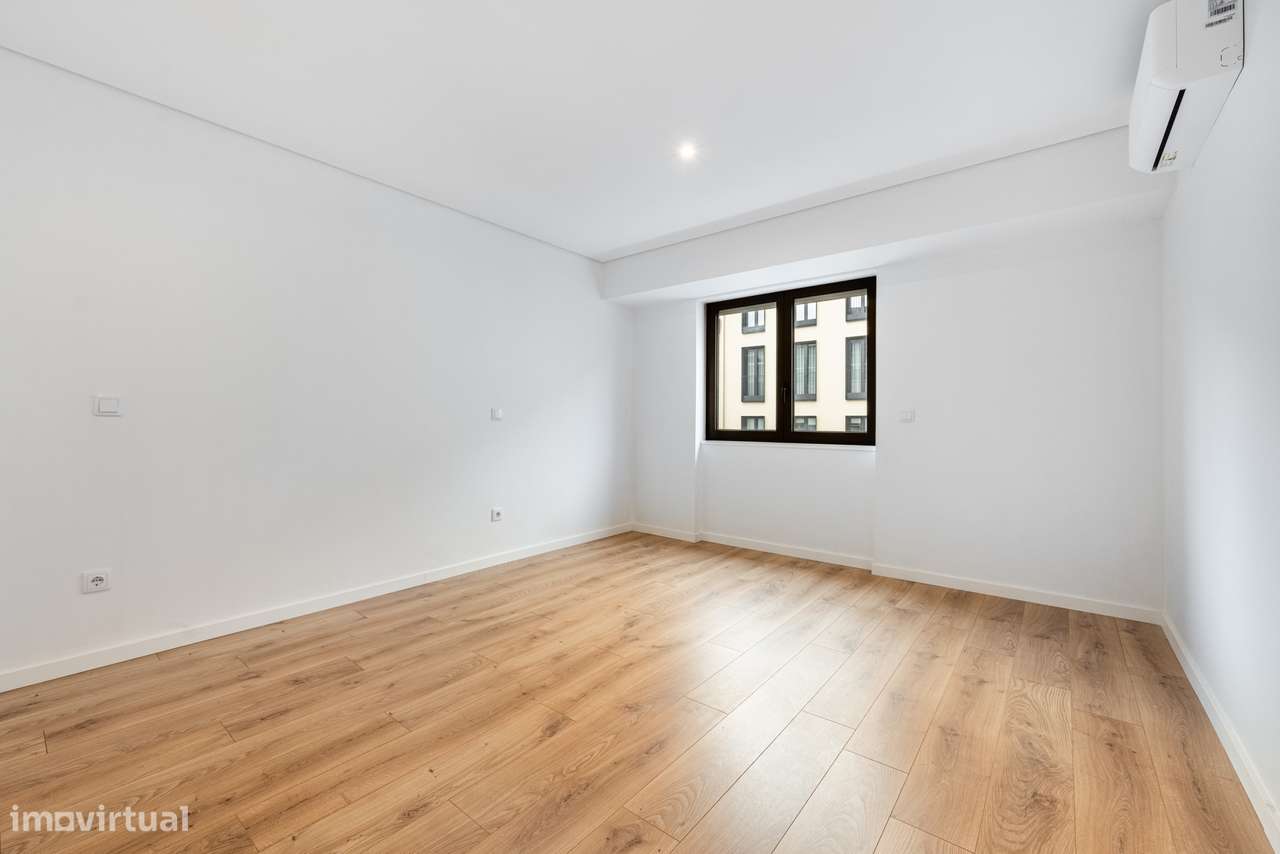 Apartamento T3 Renovado em Braga – Localização Premium com Terraço-10