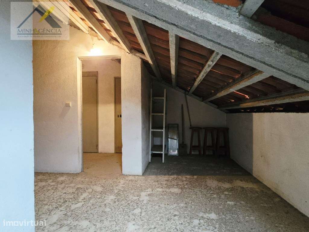 Apartamento T3 com terraço e garagem no Bairro Dias em Setúbal-34