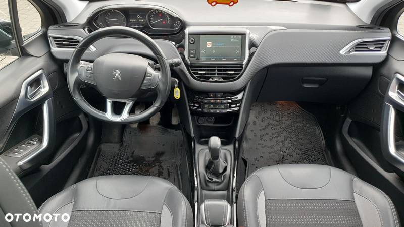 Peugeot 2008 1.2 Pure Tech Allure S&S - 11