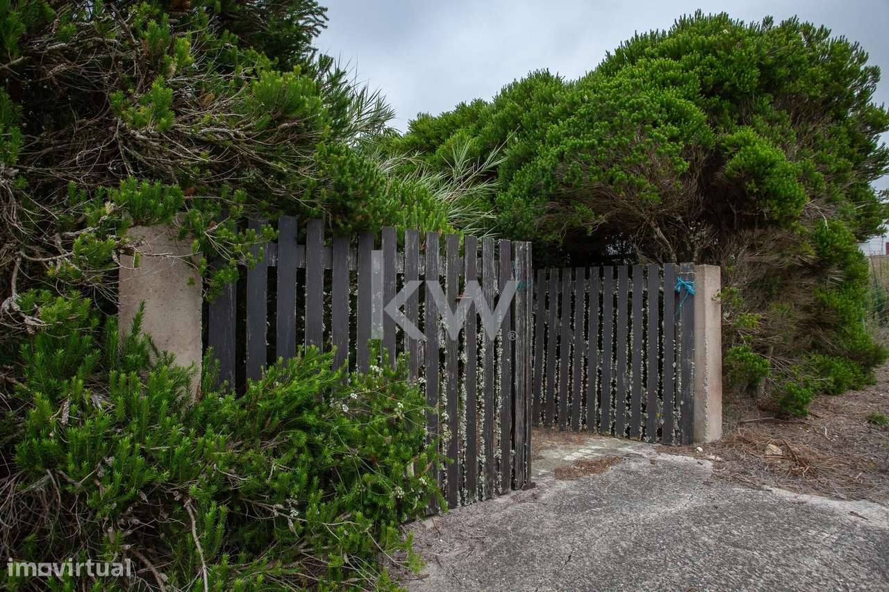 Moradia T2 para recuperar com vista mar, a 800m da Praia da Foz do Siz - Grande imagem: 4/26