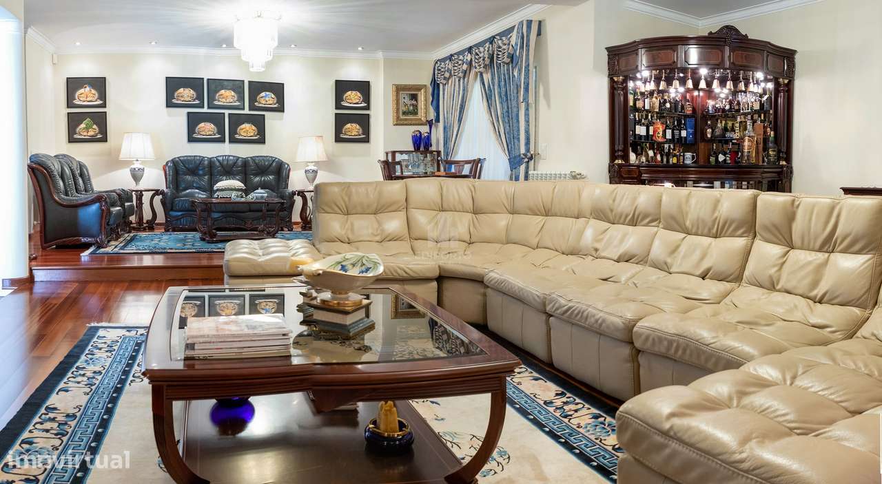 Moradia T6 Exclusiva com terreno de cerca 4.000 m² e Piscina Privada e-17