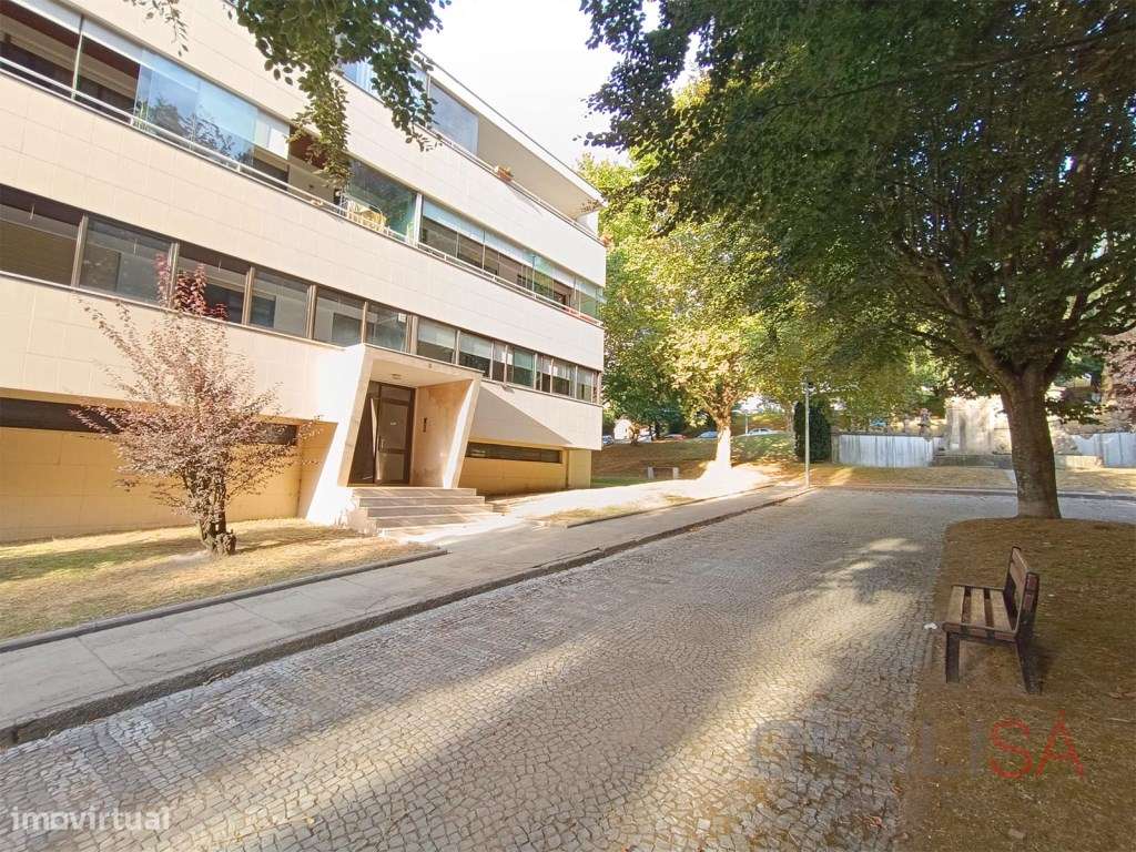 Apartamento T3 de gaveto com varandas, garagem fechada e excelentes...-40
