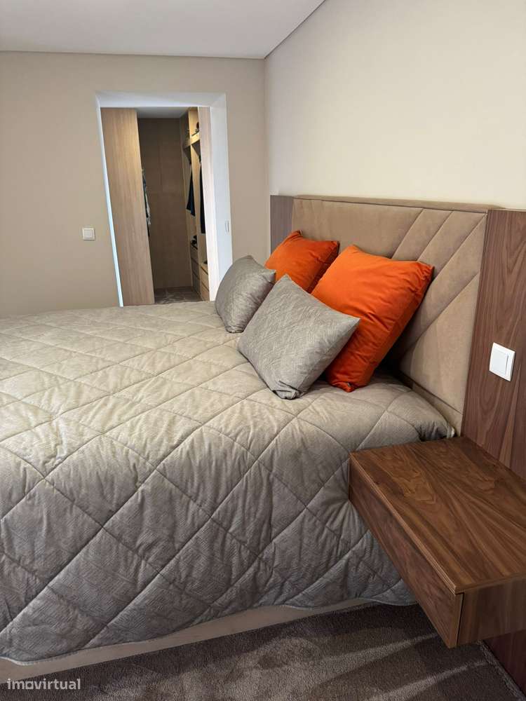 Moradia T3 individual Nova em Rebordões-24