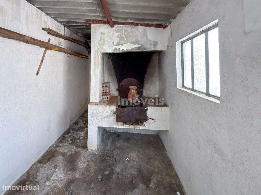 Moradia T3 com espaço exterior no centro de Vila Nova da Barquinha-39