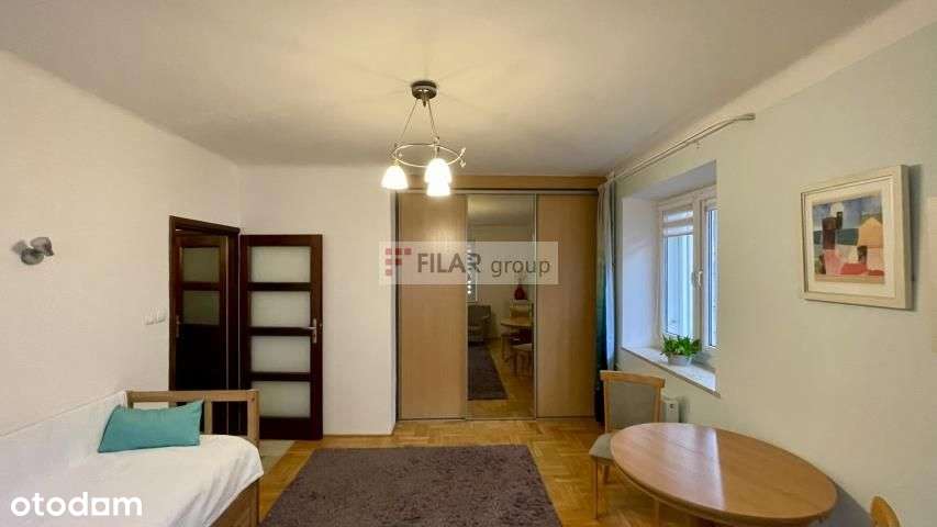 Kawalerka z widną kuchnią w kamienicy blisko Centr-0