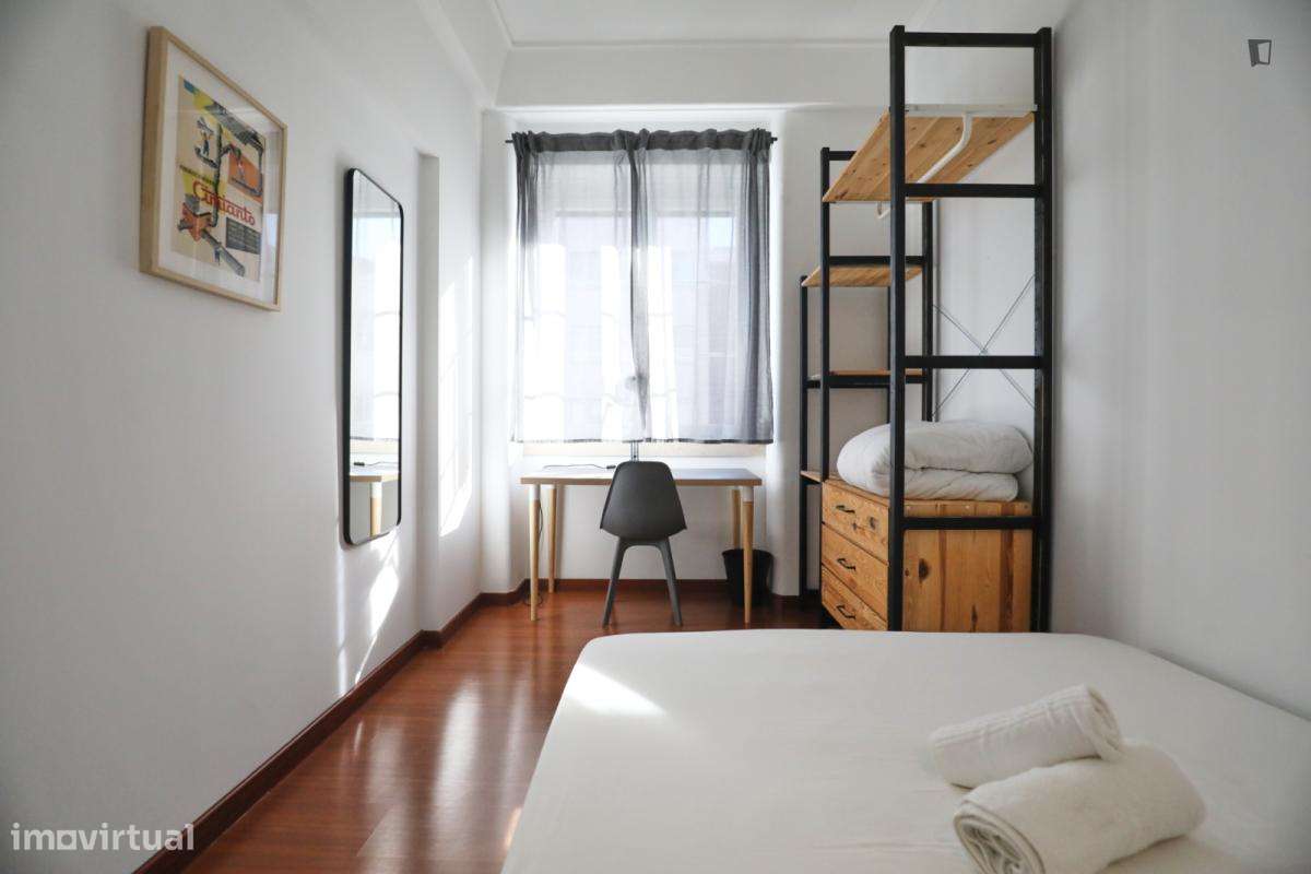 Quarto - localizado em São Sebastião Lisbon - Grande imagem: 2/23