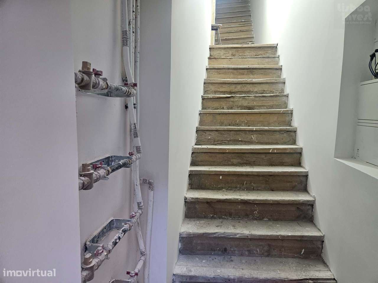 Vendo T2 para remodelação em predio totalmente remodelado-37