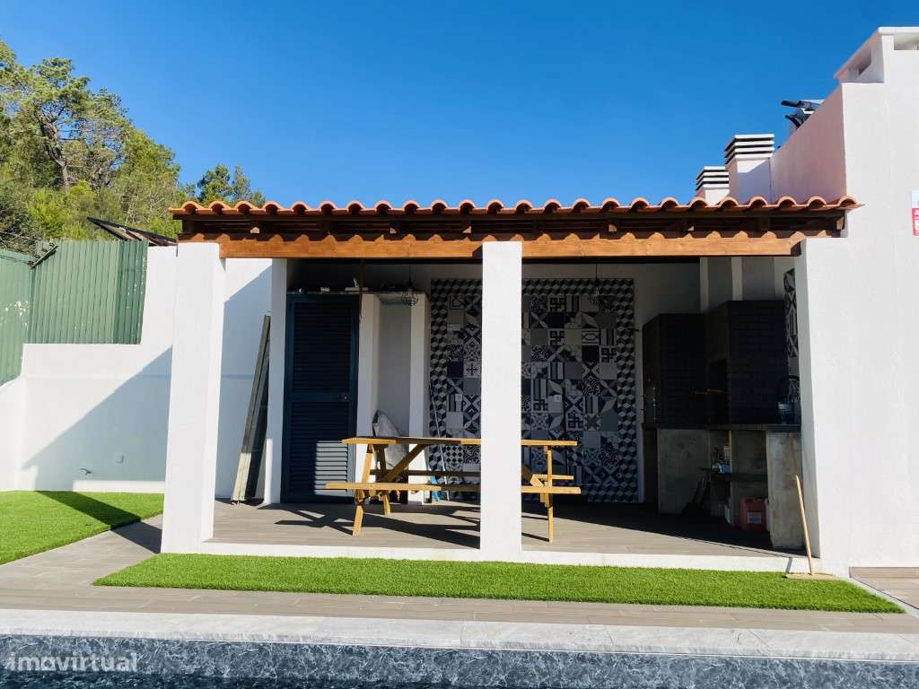 Moradia T3 com Piscina em Sesimbra-3