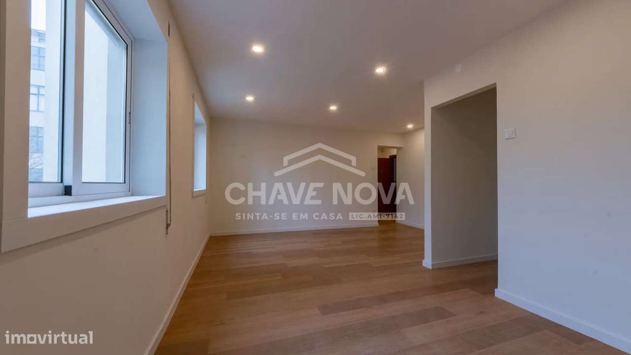 Apartamento T2 no Largo Soares dos Reis - Grande imagem: 3/37