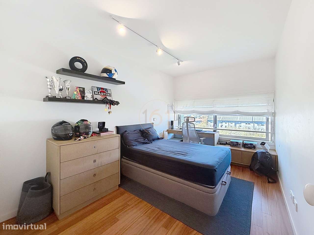 Apartamento T4 Duplex com Terraço e 4 Lugares de Garagem, com Possibil-31