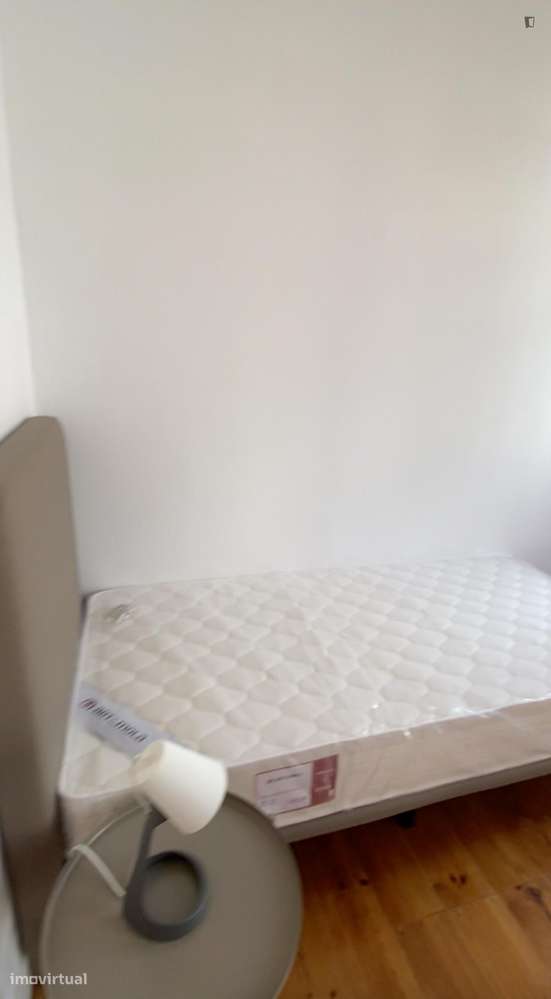 Quarto - localizado em Alcântara Lisbon - Grande imagem: 4/8