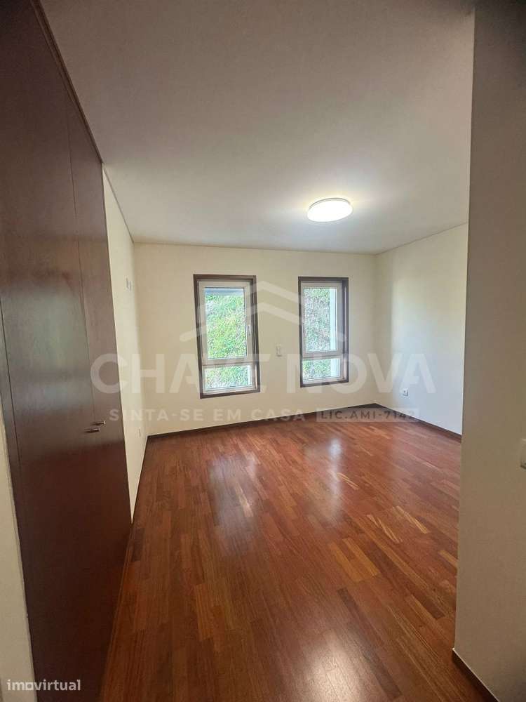 Apartamento T2 Praça das Flores, Porto-17