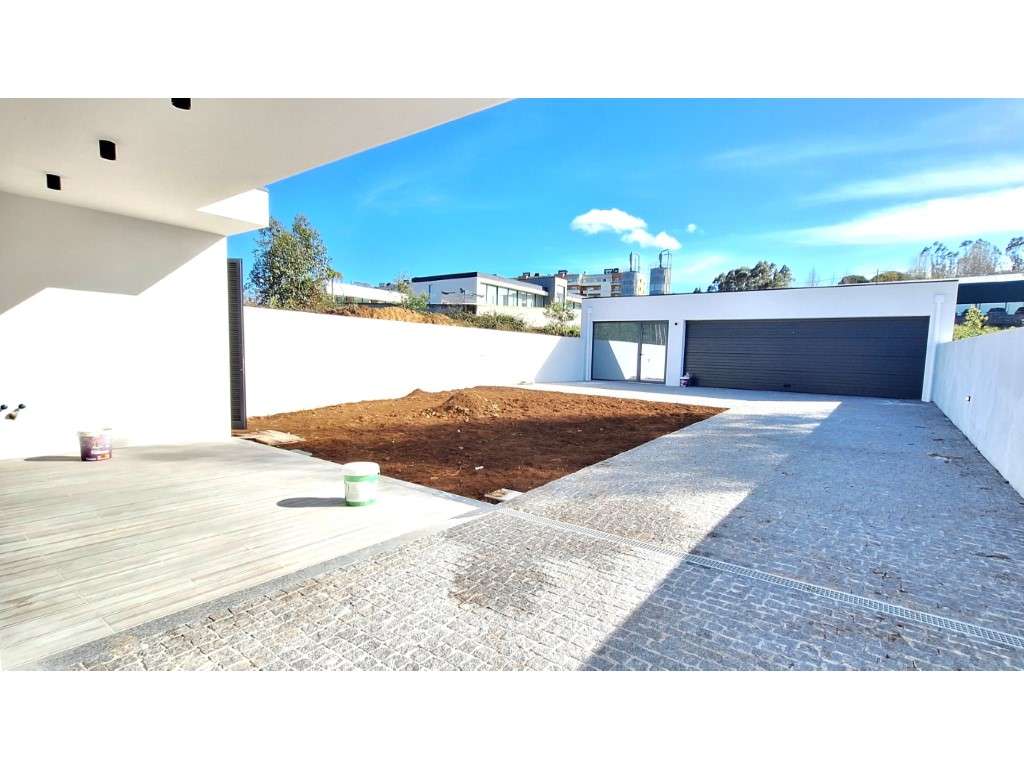 Moradia T3 de 3 frentes-1