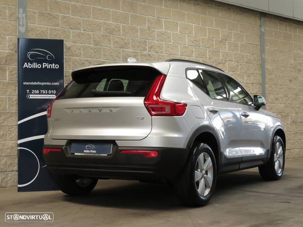 Volvo XC 40 1.5 T3 Momentum Tech Edition - 5