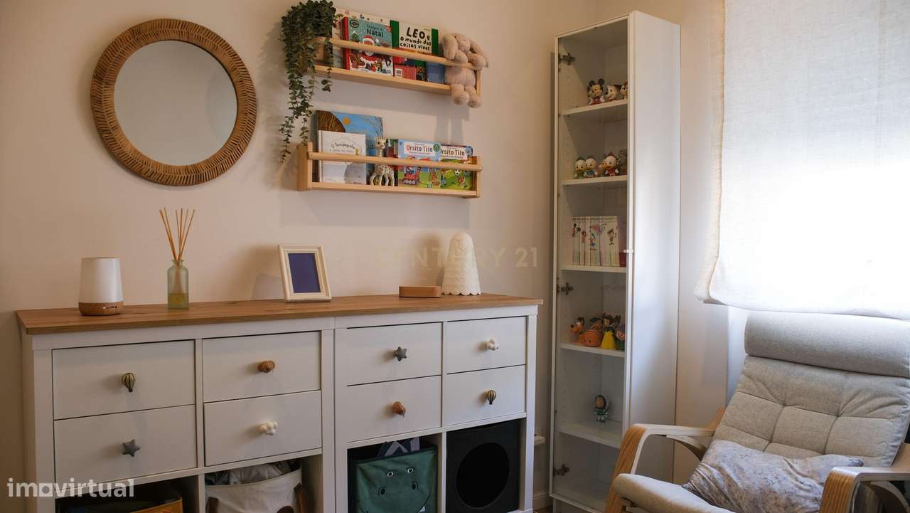 Apartamento T2 Renovado com Logradouro de 80m² no Centro de Almada-16