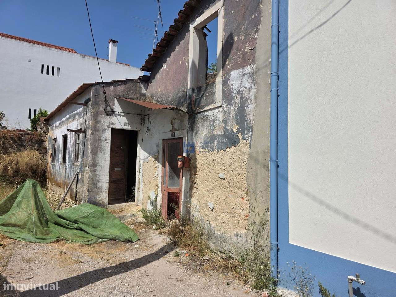 Moradia em ruina com logradouro Ourém-18