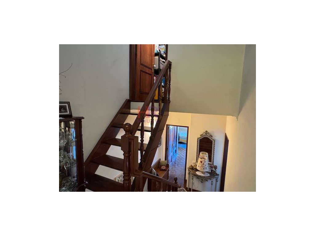 VENDE-SE MORADIA T4+1 COM PISCINA AQUECIDA E GARAGEM.-54