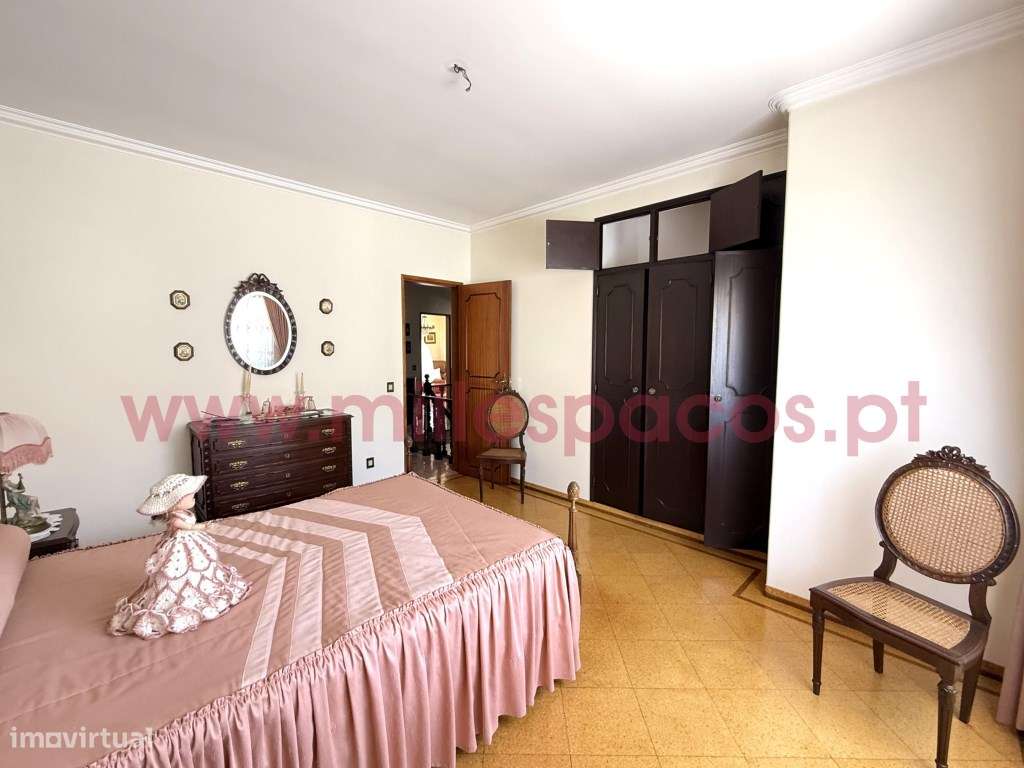 Moradia V6 com Garagem Centro da Cidade-30