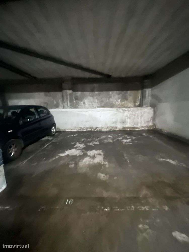 Apartamento T1 no centro do Porto com garagem-30