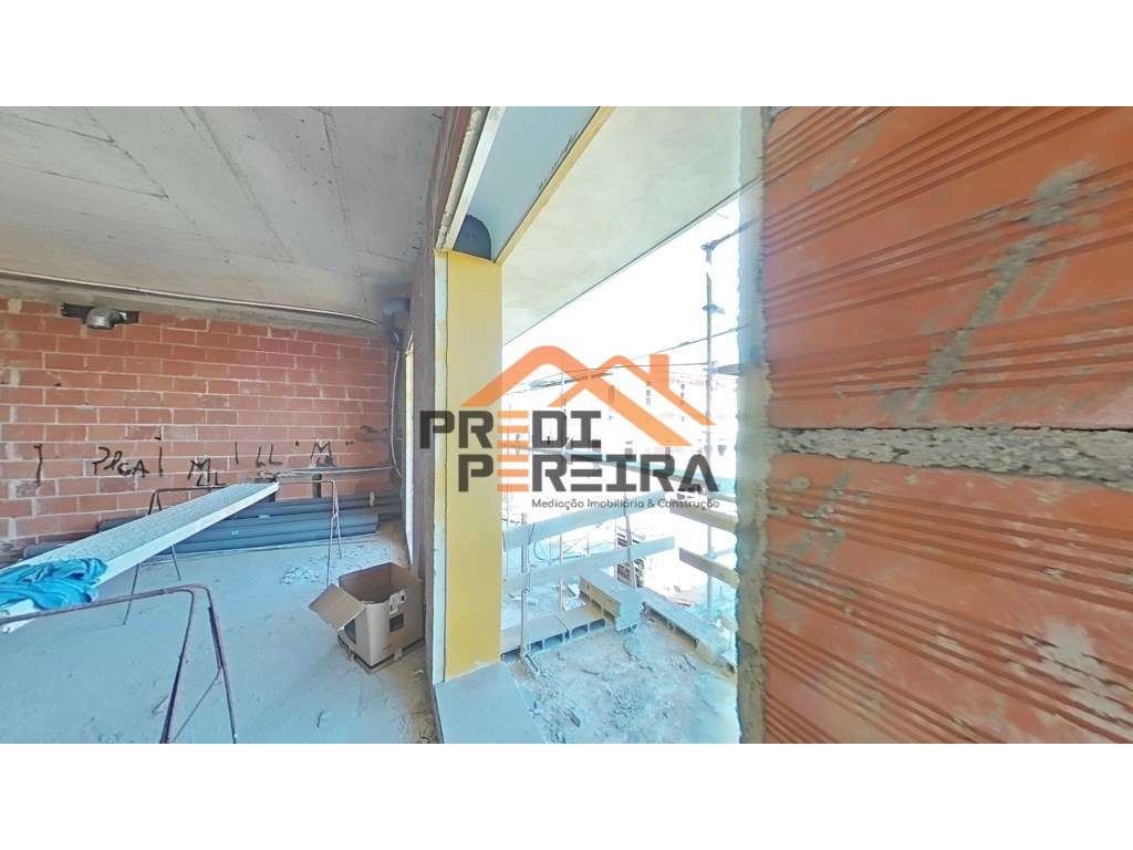 *NOVA CONSTRUÇÃO*
T3 situado em condomínio fechado, com varanda de...-34