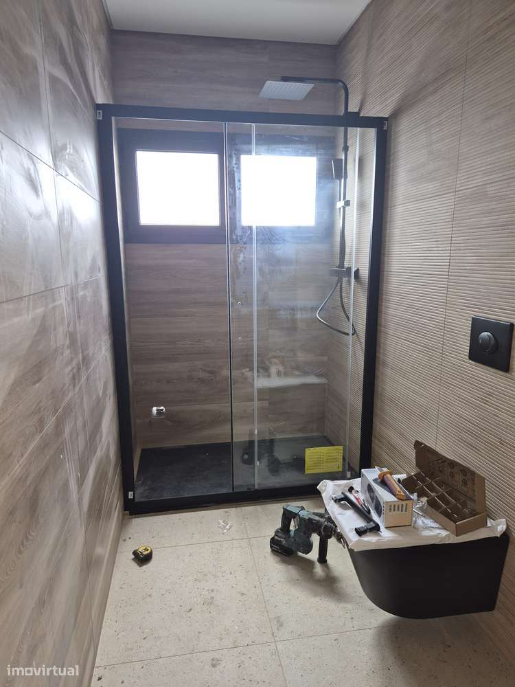 Moradia T3, térrea, geminada com garagem e jardim. Fração "A"-10