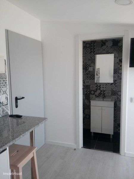 Aluga-se estúdio pequeno no Bairro de Angola, Camarate - Grande imagem: 4/5