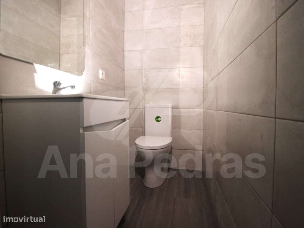 Moradia T2 Totalmente Reconstruída em Sarilhos Pequenos - Moita-10