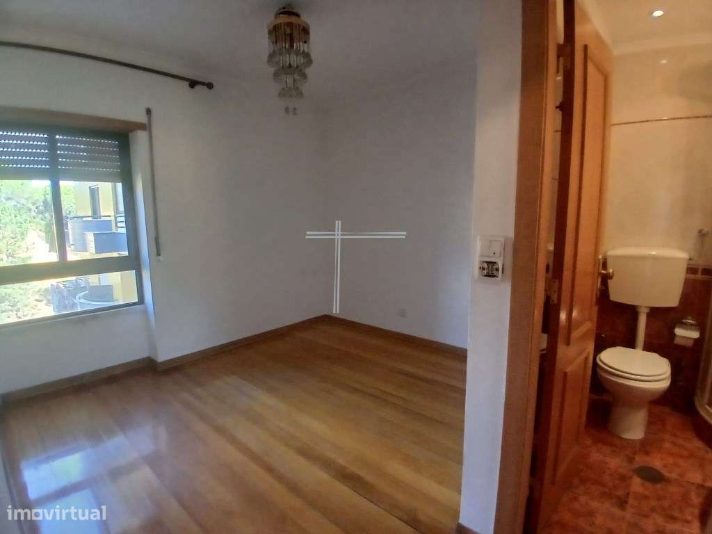 Apartamento T3, com varanda e arrecadação - Feijó-8