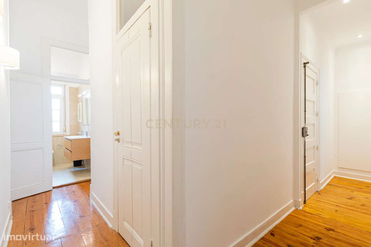 Descubra o Charme da Rua da Bombarda: T3 com Terraço e Vista Deslumbra-20