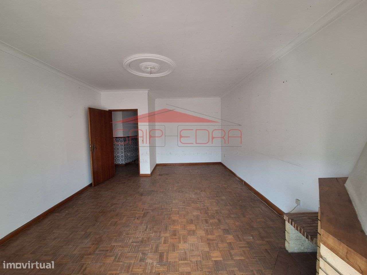 Apartamento T3 com arrumo no sótão no centro da cidade de Gouveia - Grande imagem: 5/23