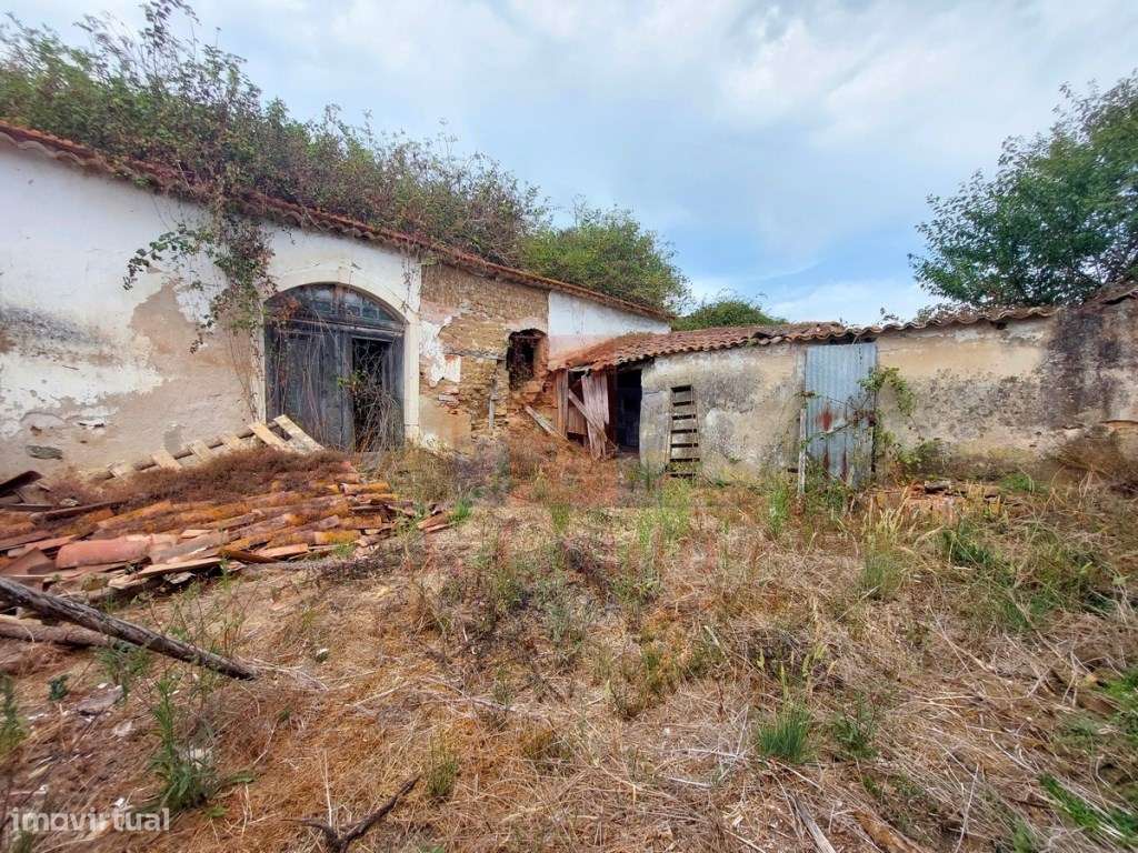 Casa Antiga para Restauro, Salir de Matos-29