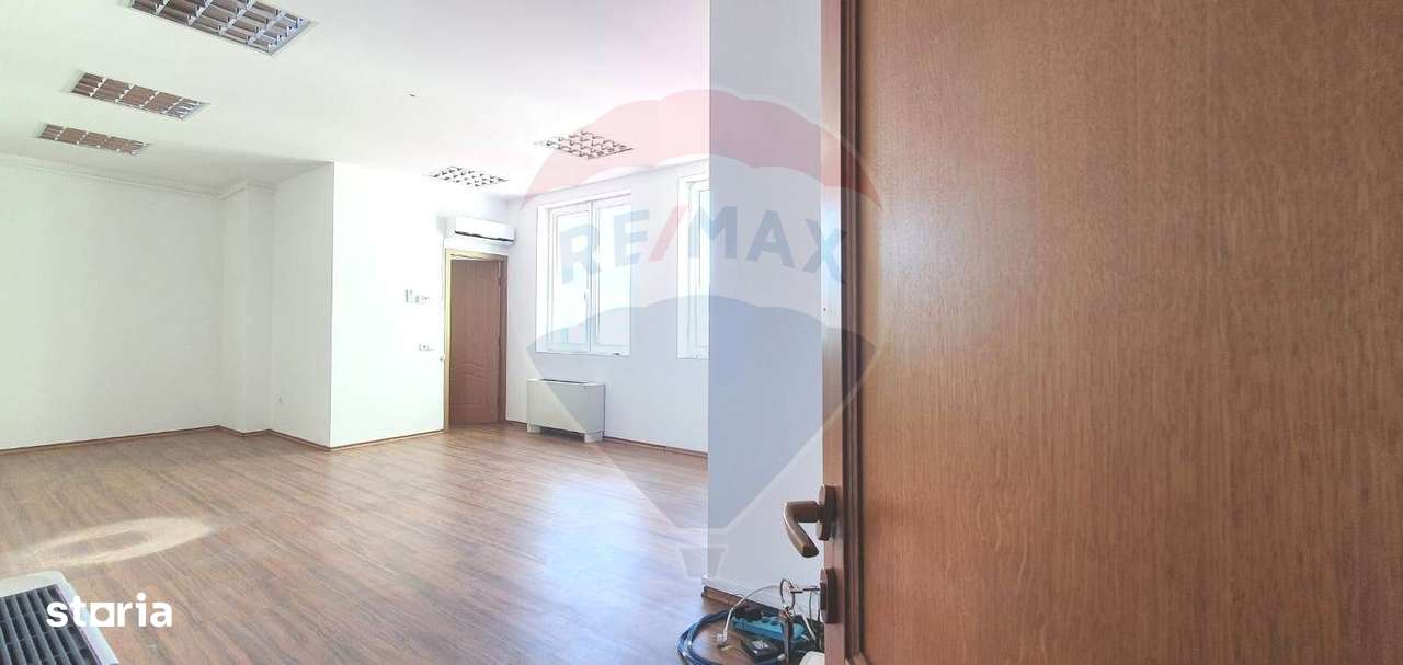 Birou de închiriat în Brașov zona centrală în clădire de birouri - Imagine principală: 4/12