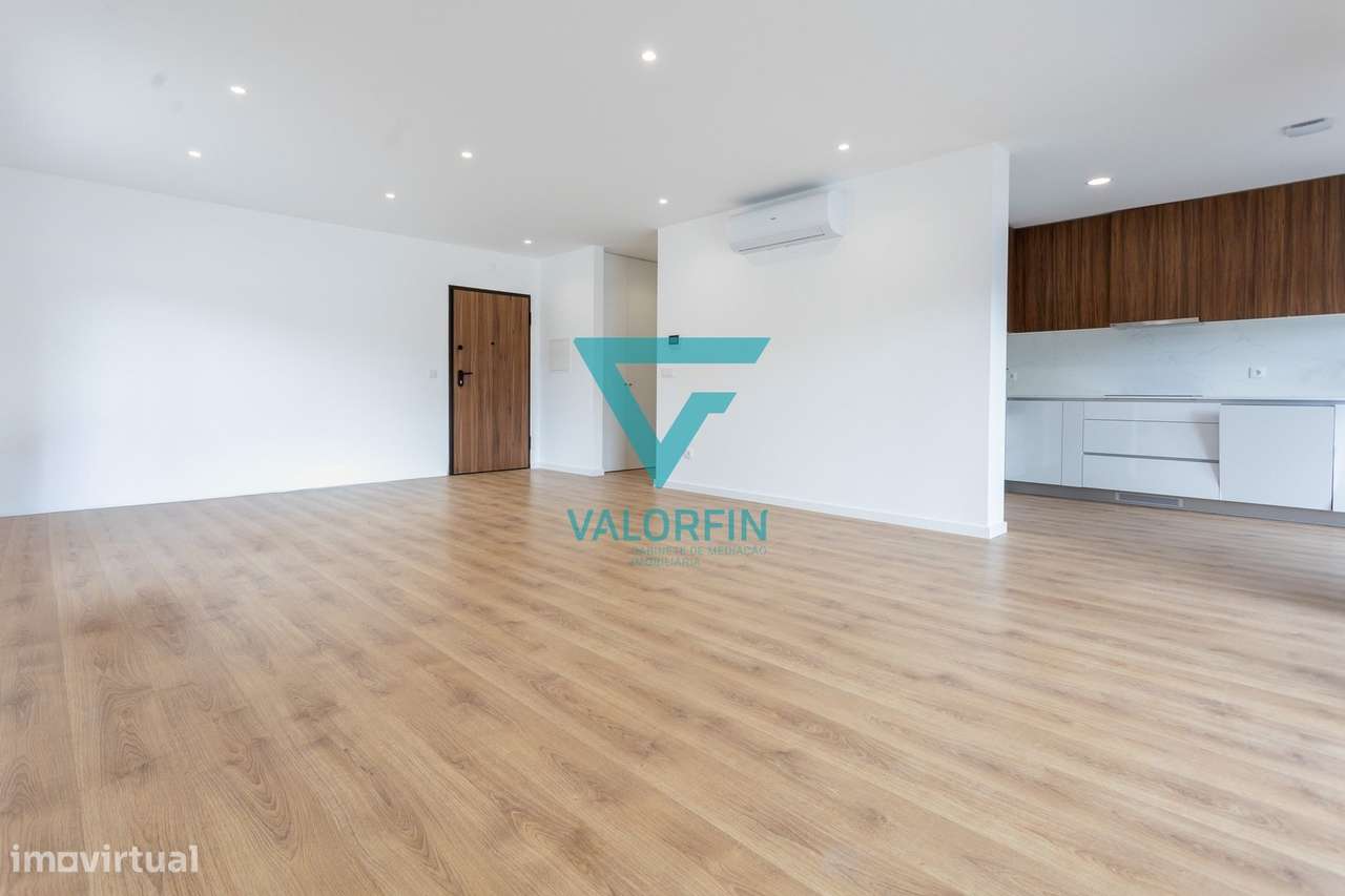 APARTAMENTO T3 NOVO c/ TERRAÇO em Parceiros | Leiria-0